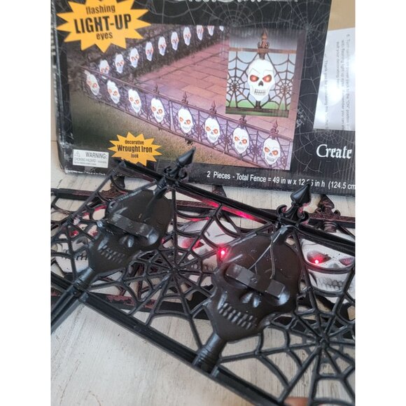 Gothic skull fence light up Halloween prop lawn decor home - Picture 10 of 10